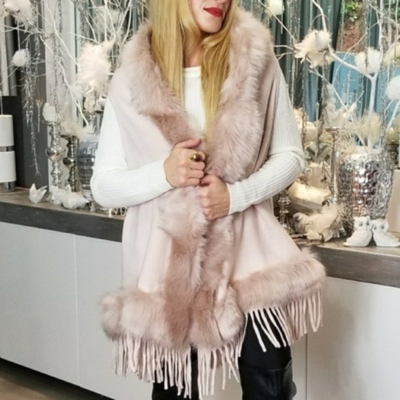 Blush Sweater Vest - Picture 3 of 4